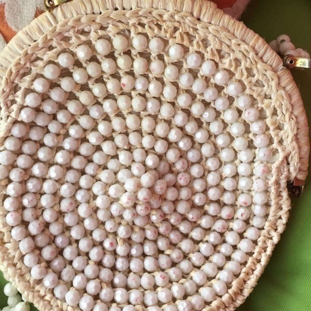 Round cream beaded‎ shoulder bag - Picture 3 of 3